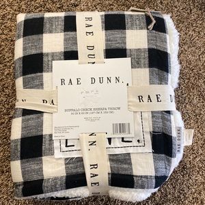 Love Buffalo plaid Rae Dunn throw blanket